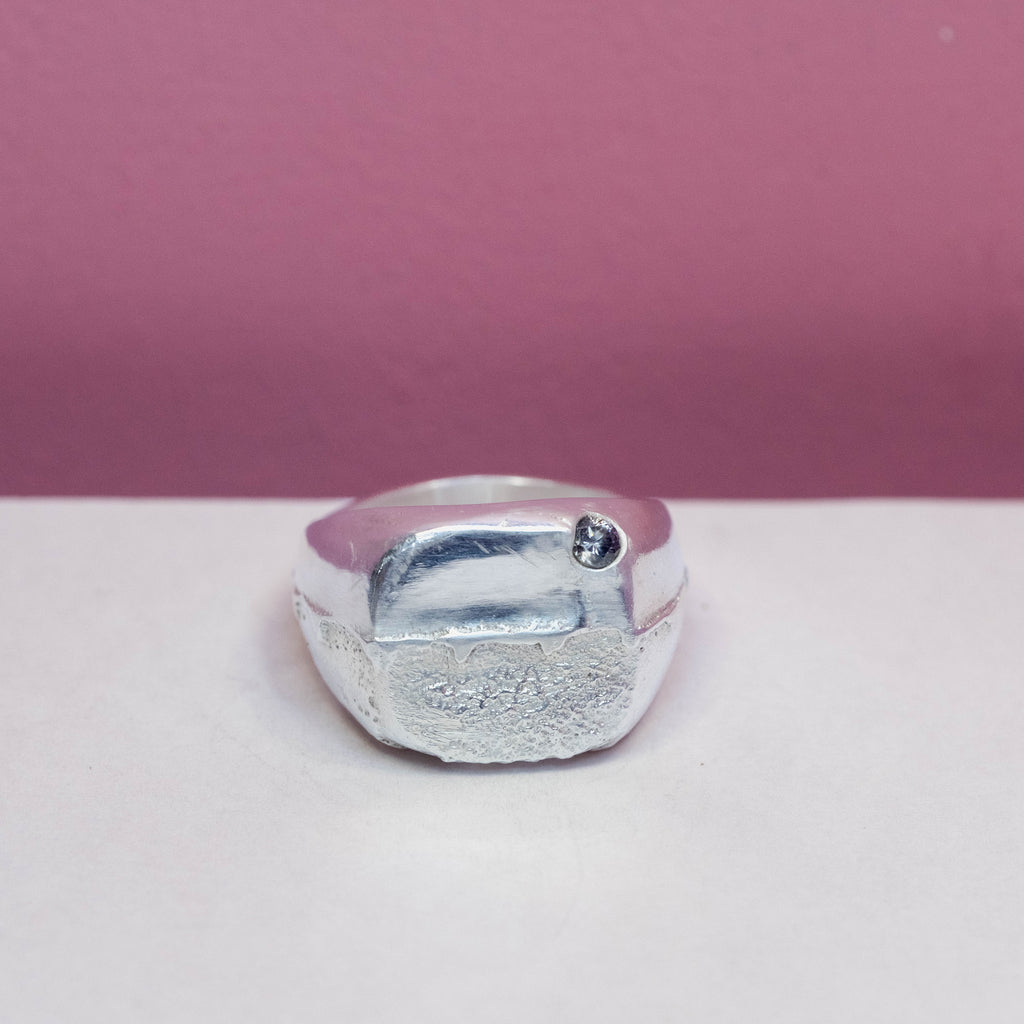 The Molten Horizon Ring