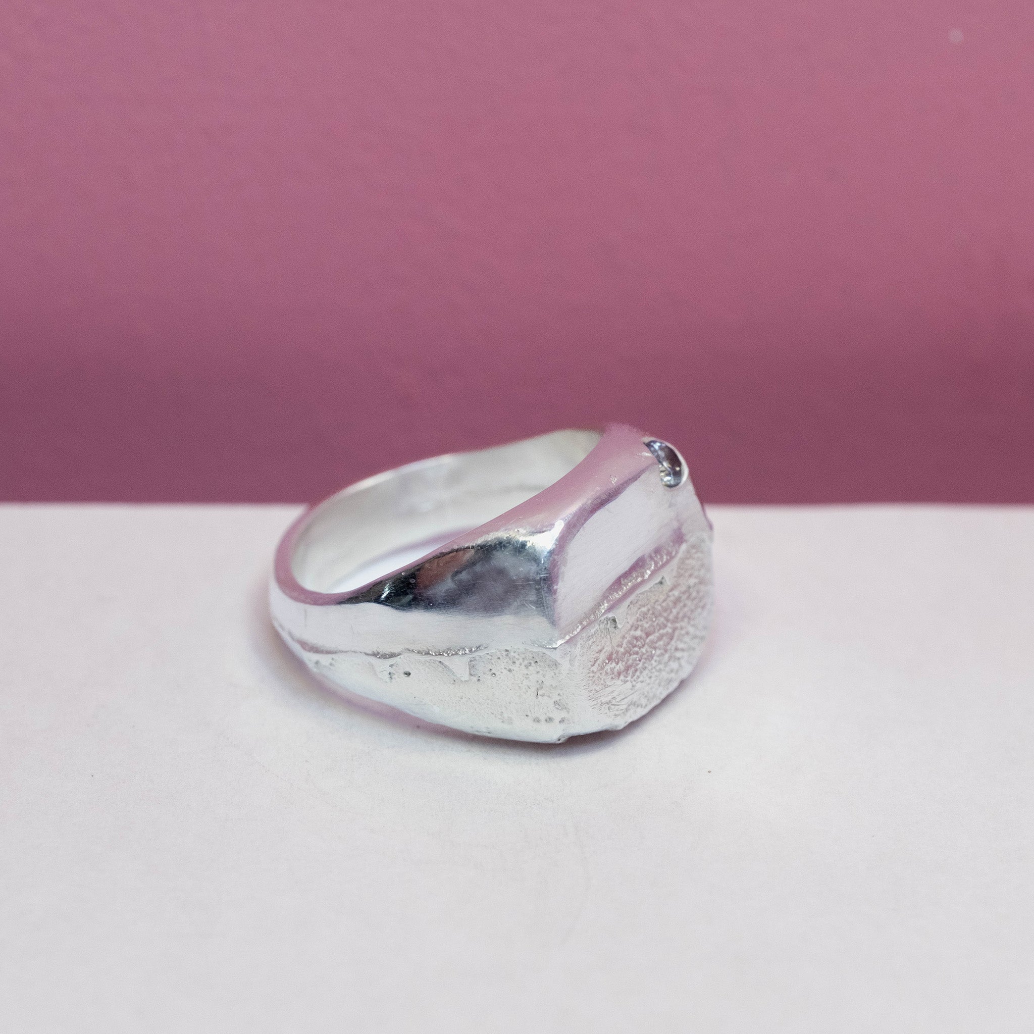 The Molten Horizon Ring