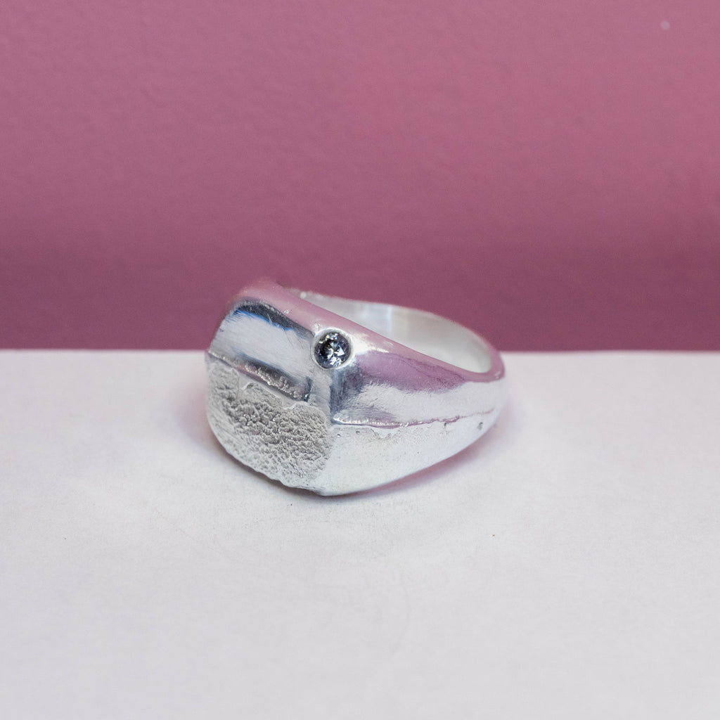 The Molten Horizon Ring