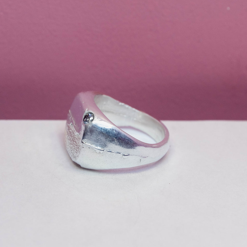 The Molten Horizon Ring