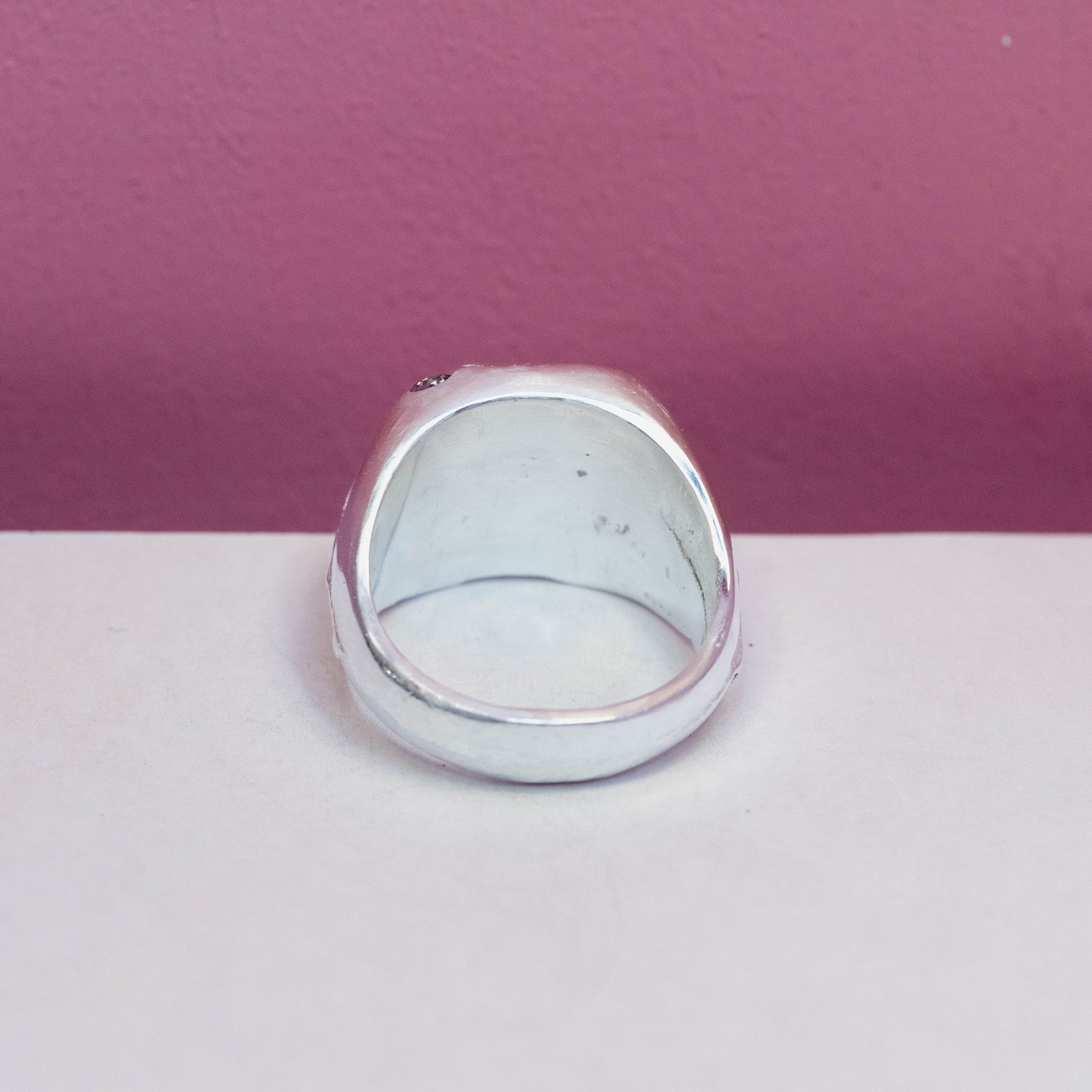 The Molten Horizon Ring