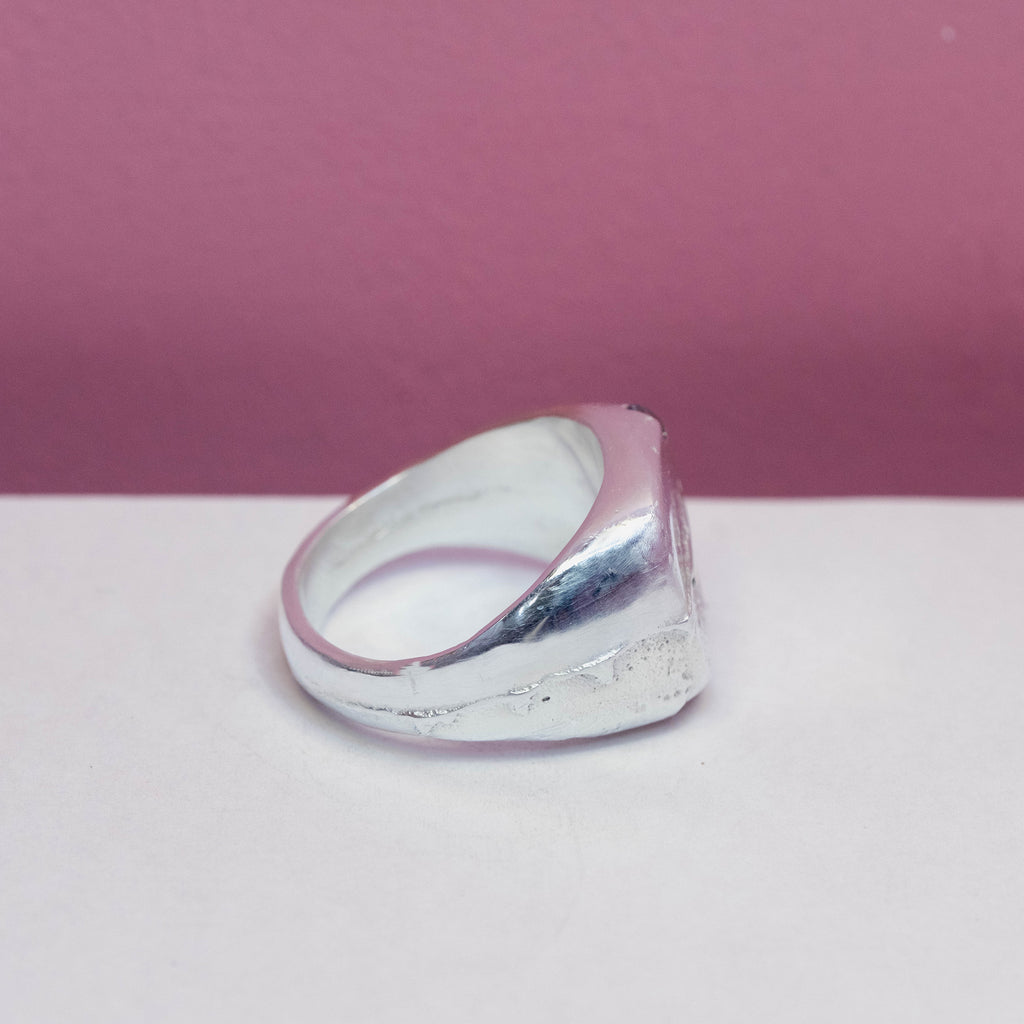 The Molten Horizon Ring