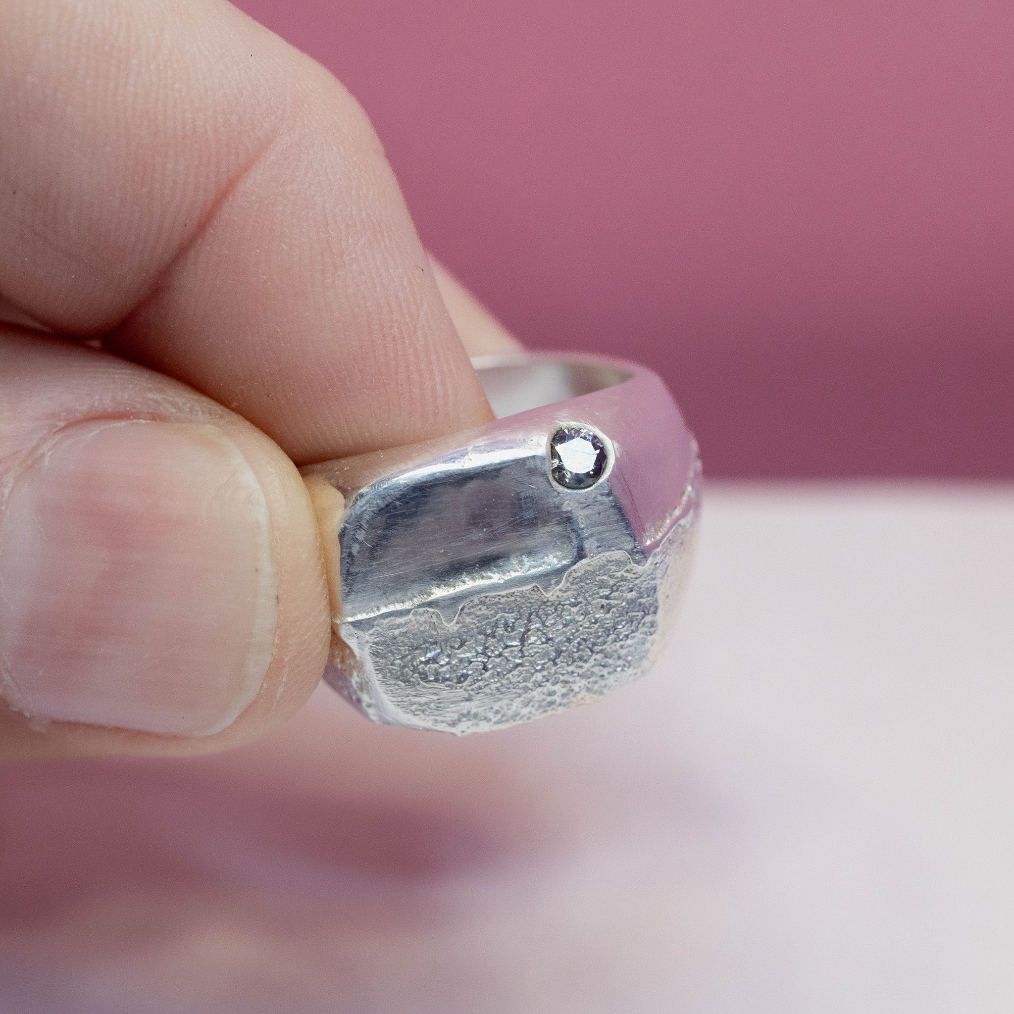 The Molten Horizon Ring