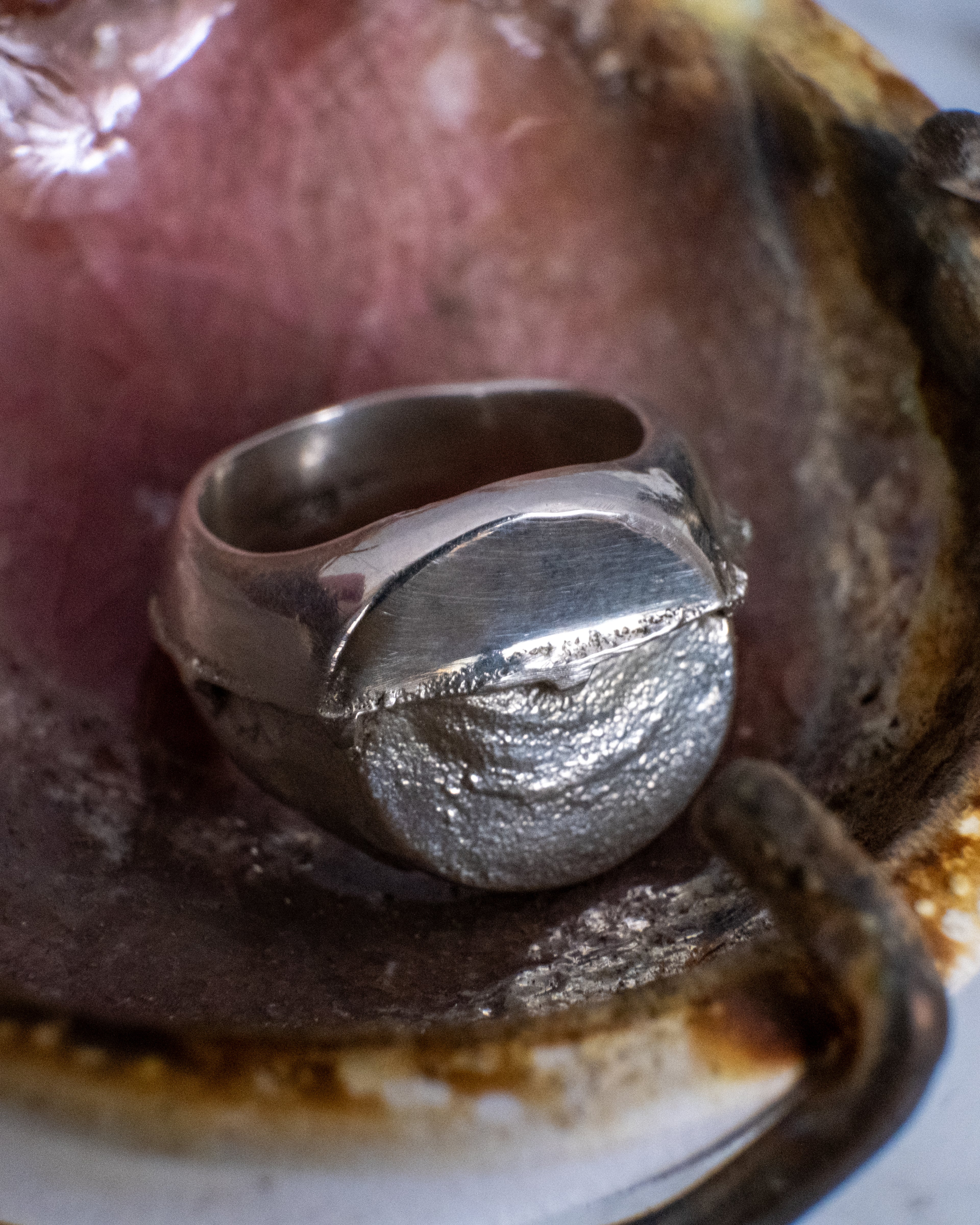 The Fault Line Round Signet Ring