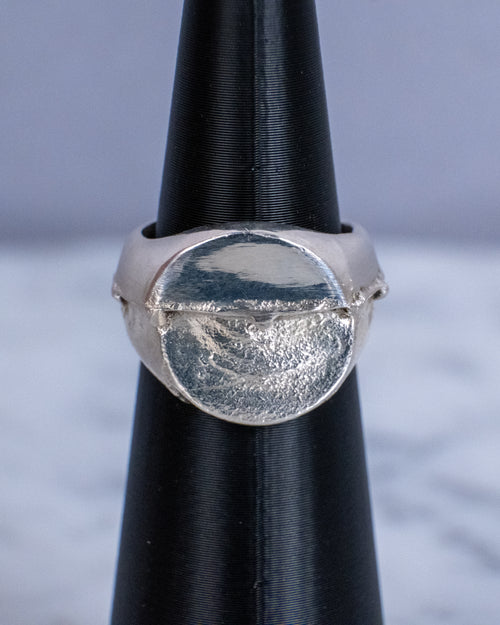 The Fault Line Round Signet Ring